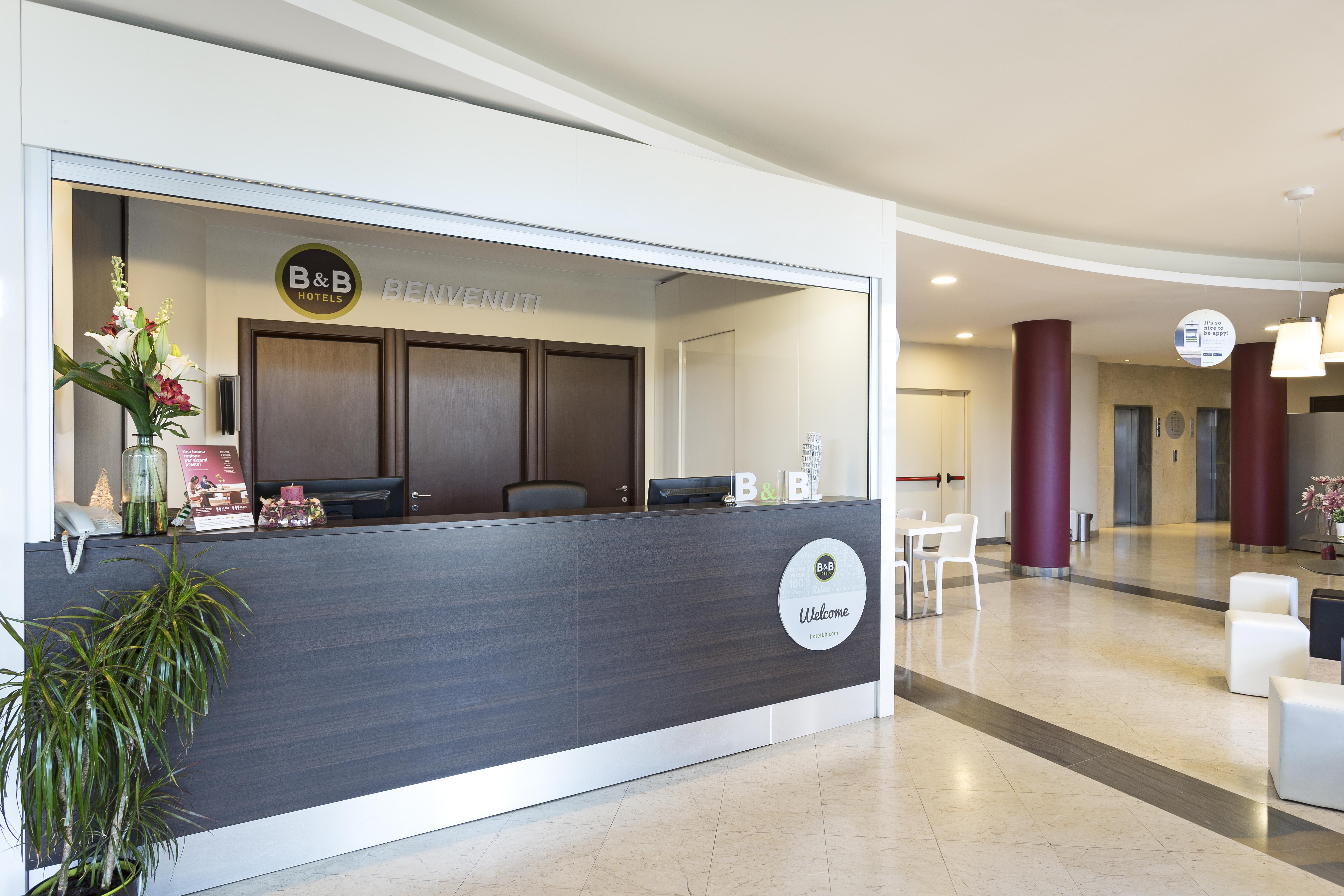 B&B Hotel Pisa Airport Exteriör bild